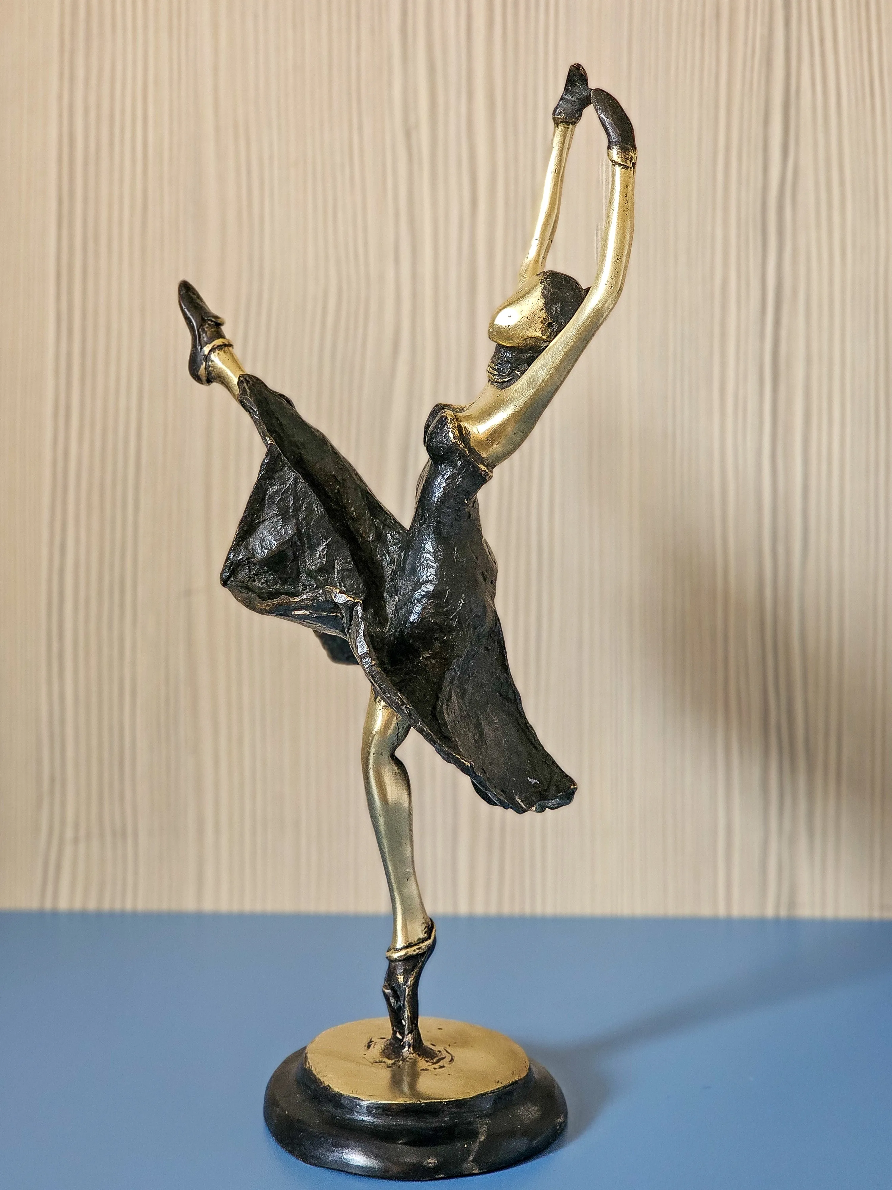 Grace in Motion: The Bronze Ballerina