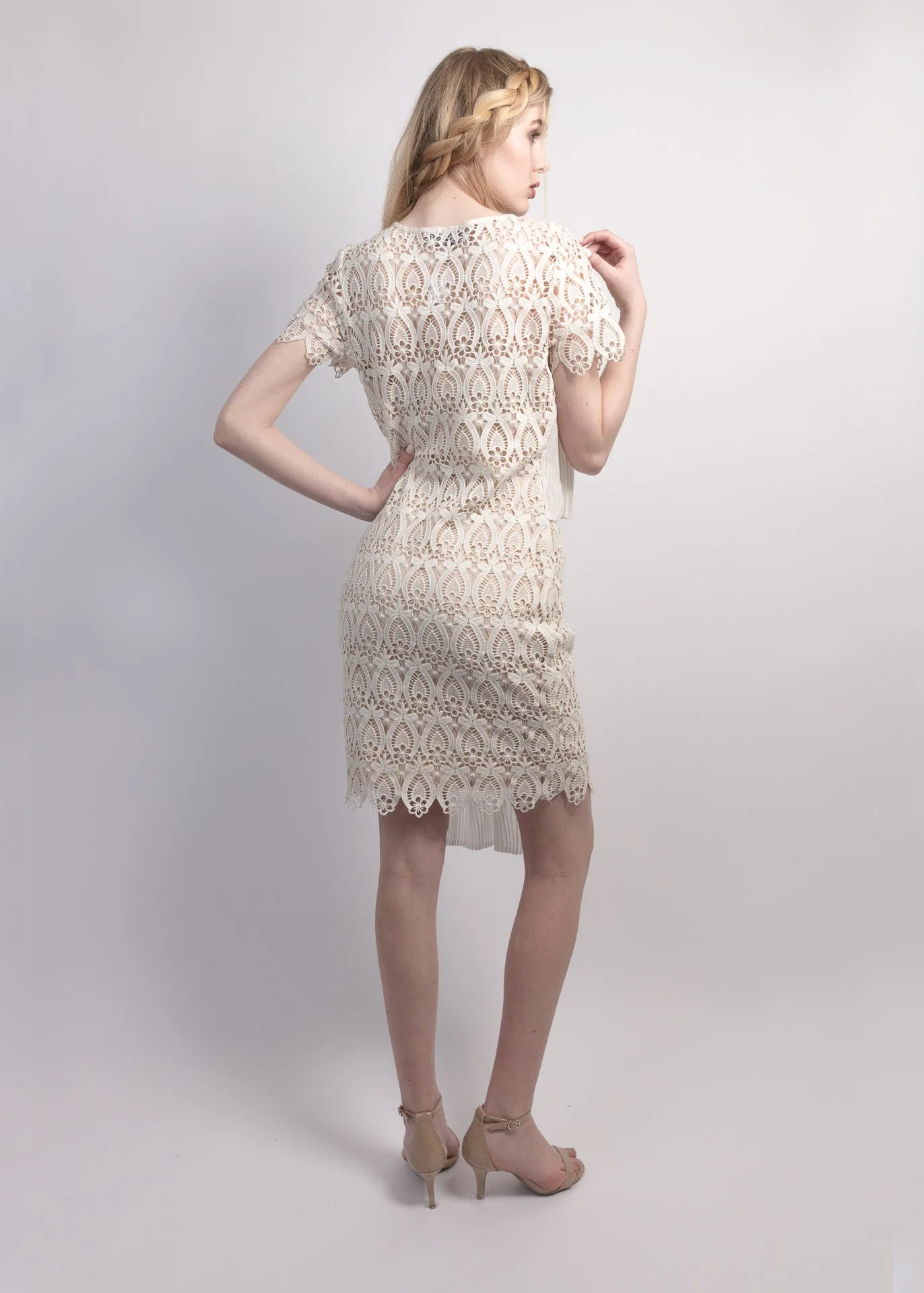 Pleats overlay lace shift dress