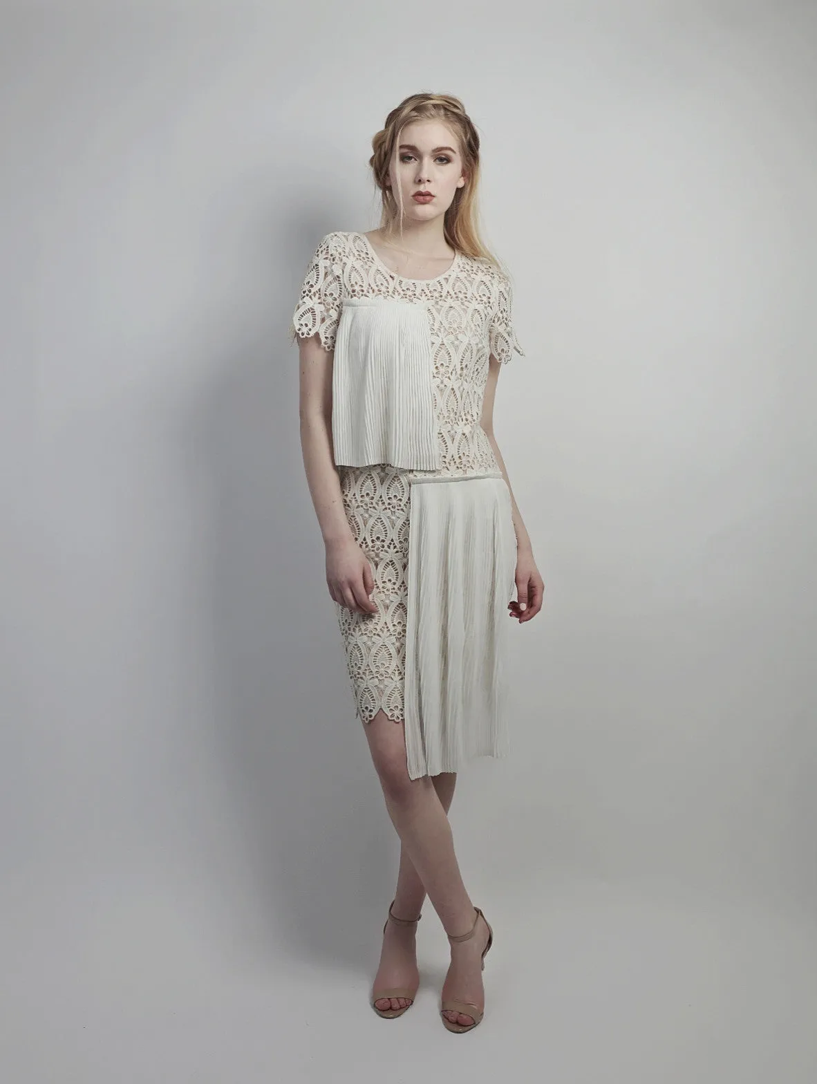 Pleats overlay lace shift dress