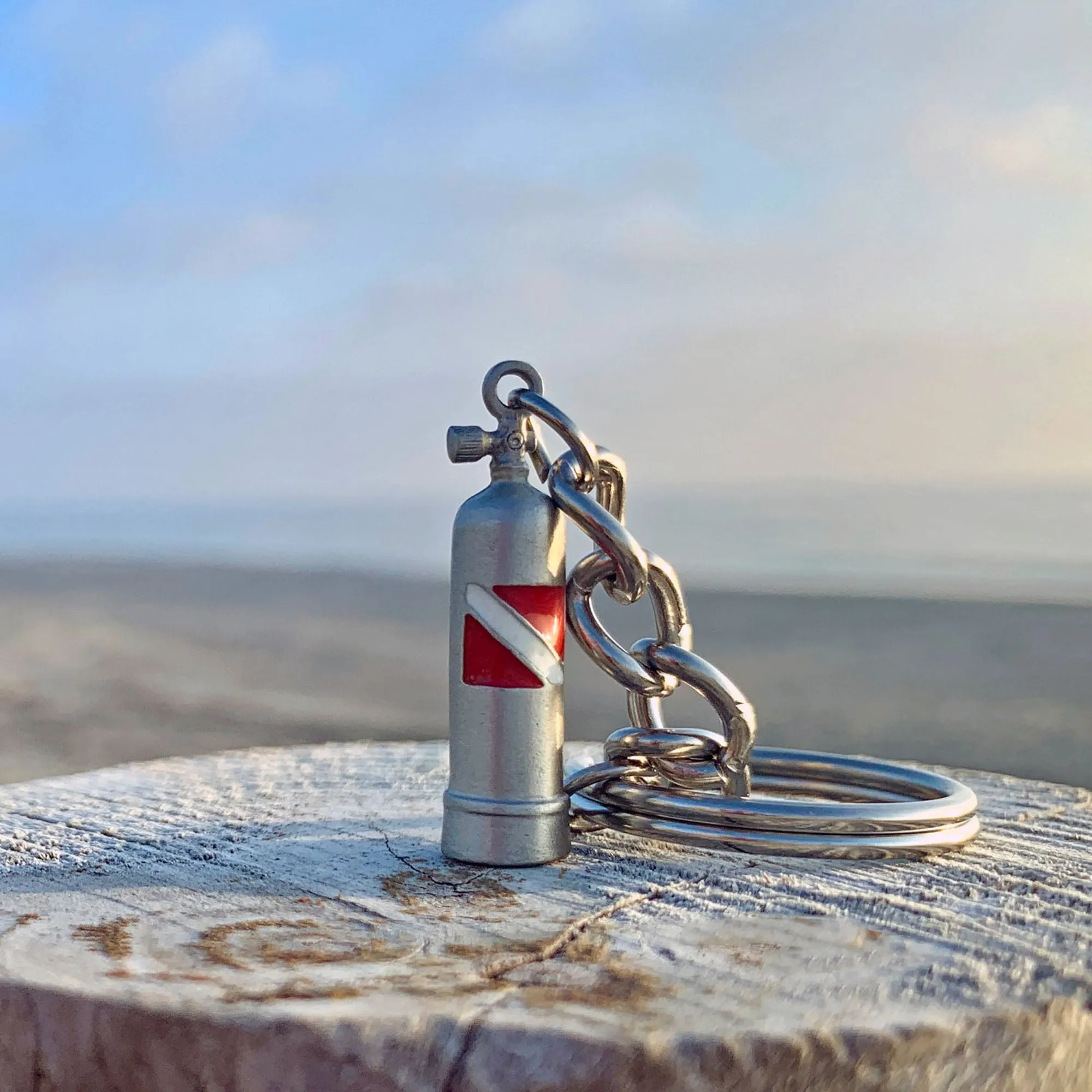 Scuba Tank Keychain with Dive Flag, Scuba Diving Key Chain, Scuba Diving Gift, Scuba Tank Key Fob with Dive Flag, Gifts for Divers, Scuba Tank Lanyard